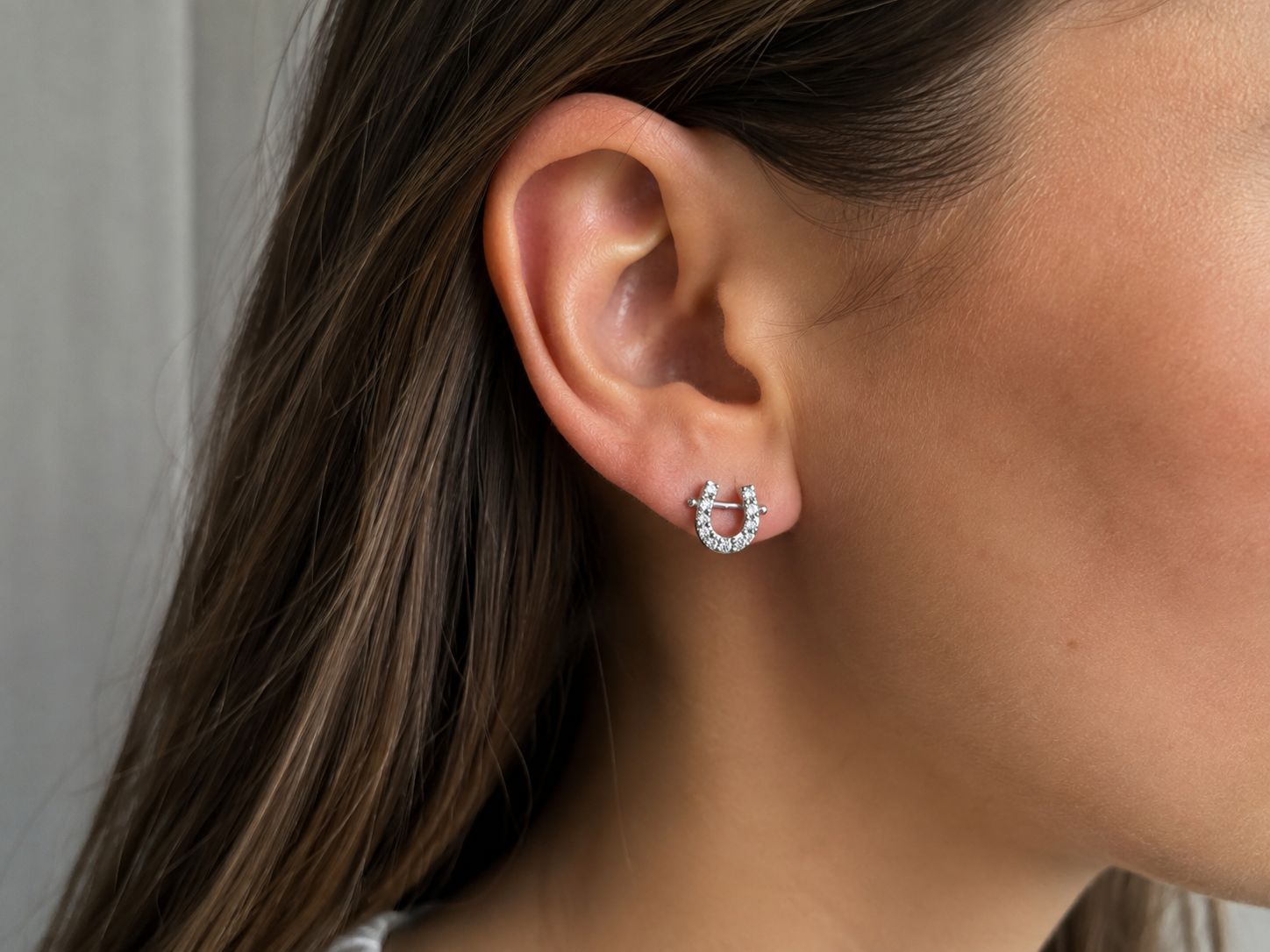 Eleganter Hufeisen-Ohrring aus 925 Sterling Silber